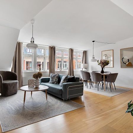 Sanders Leaves - Precious Two-Bedroom Penthouse In Downtown København Eksteriør billede