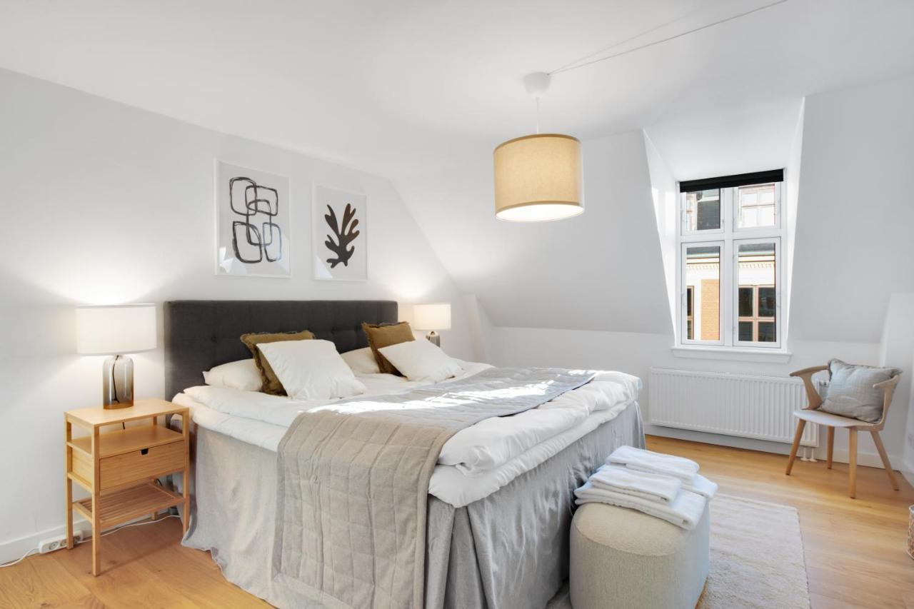 Sanders Leaves - Precious Two-Bedroom Penthouse In Downtown København Eksteriør billede