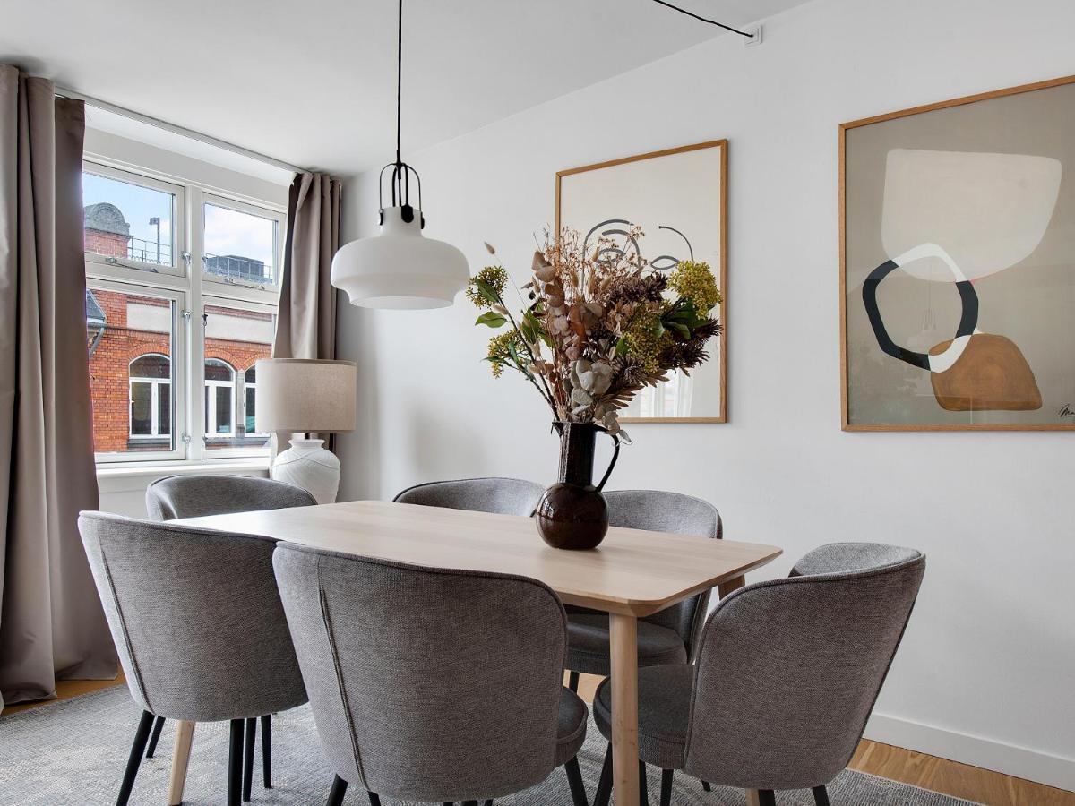 Sanders Leaves - Precious Two-Bedroom Penthouse In Downtown København Eksteriør billede