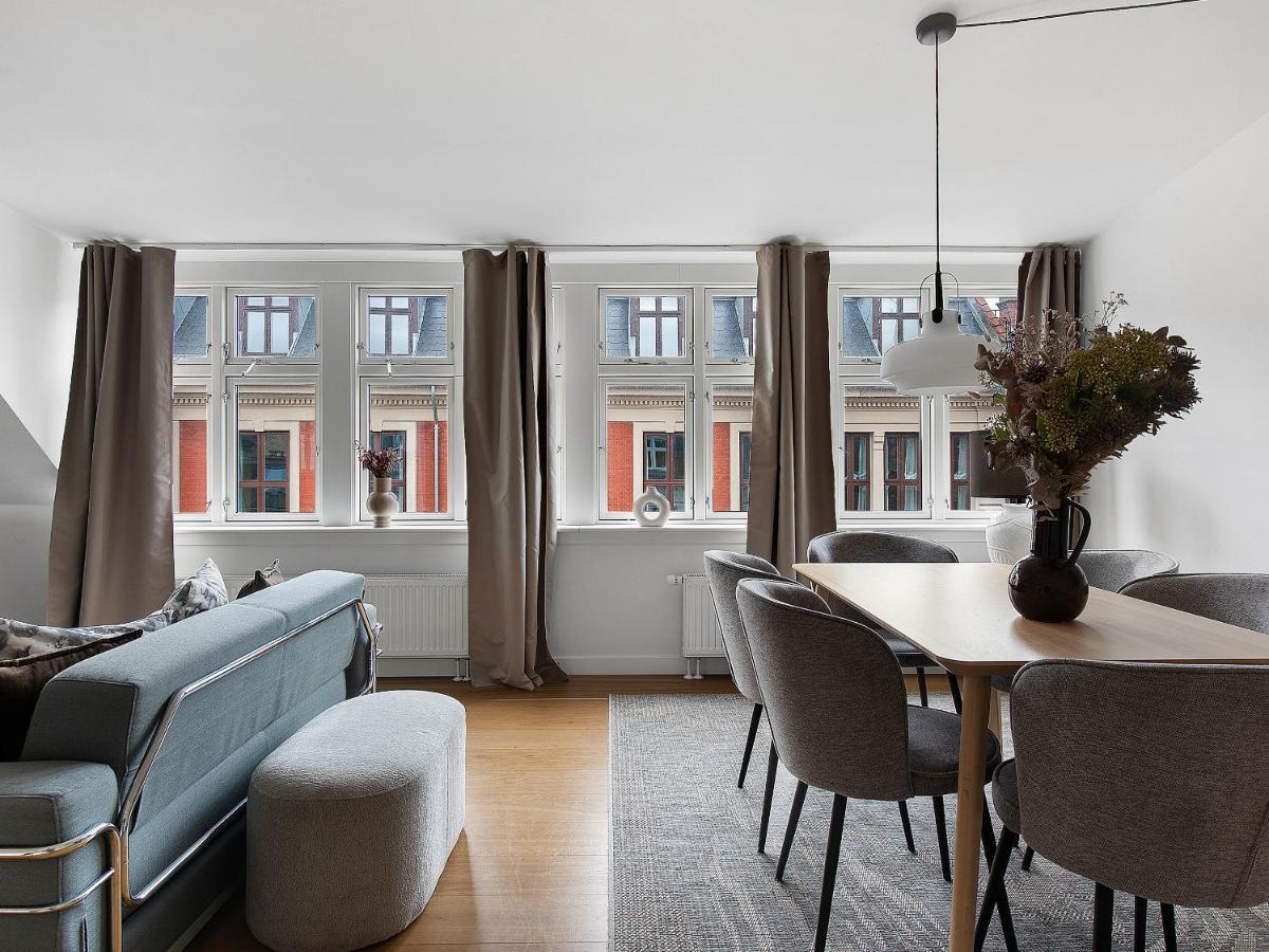 Sanders Leaves - Precious Two-Bedroom Penthouse In Downtown København Eksteriør billede