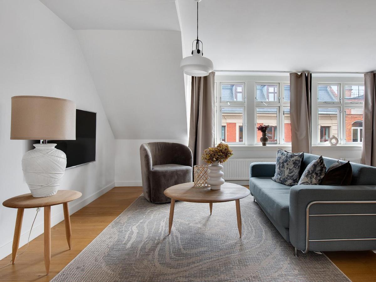 Sanders Leaves - Precious Two-Bedroom Penthouse In Downtown København Eksteriør billede