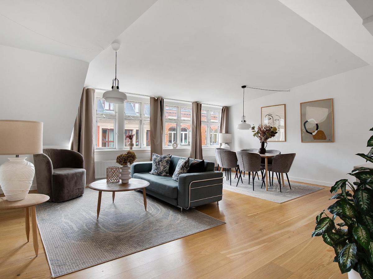 Sanders Leaves - Precious Two-Bedroom Penthouse In Downtown København Eksteriør billede