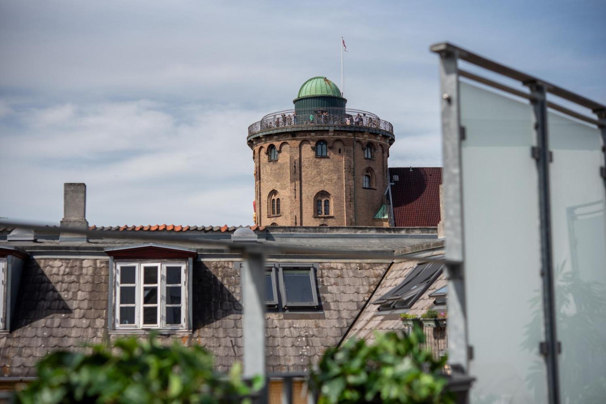 Sanders Leaves - Precious Two-Bedroom Penthouse In Downtown København Eksteriør billede